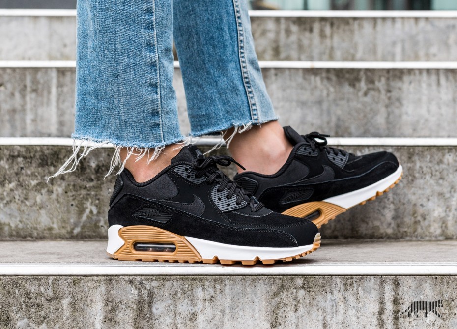 Nike Wmns Air Max 90 SE (Black / Black - Gum Light Brown - White) Nike Wmns Air Max 90 SE (Black / Black - Gum Light Brown - White)