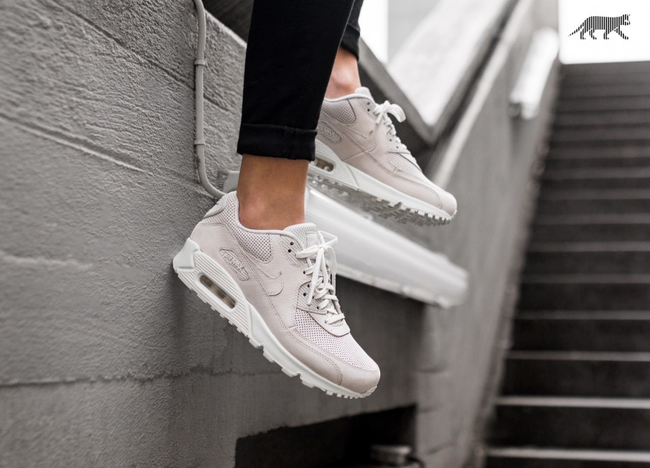 Nike Wmns Air Max 90 Pinnacle (Light Bone / Light Bone - Sail) Nike Wmns Air Max 90 Pinnacle (Light Bone / Light Bone - Sail)